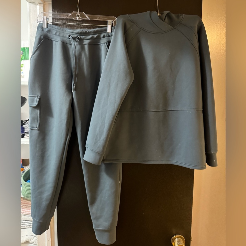 32 Degrees Women's Dark Gray Jogger Set